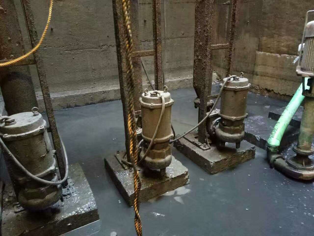 涪城污水池清理