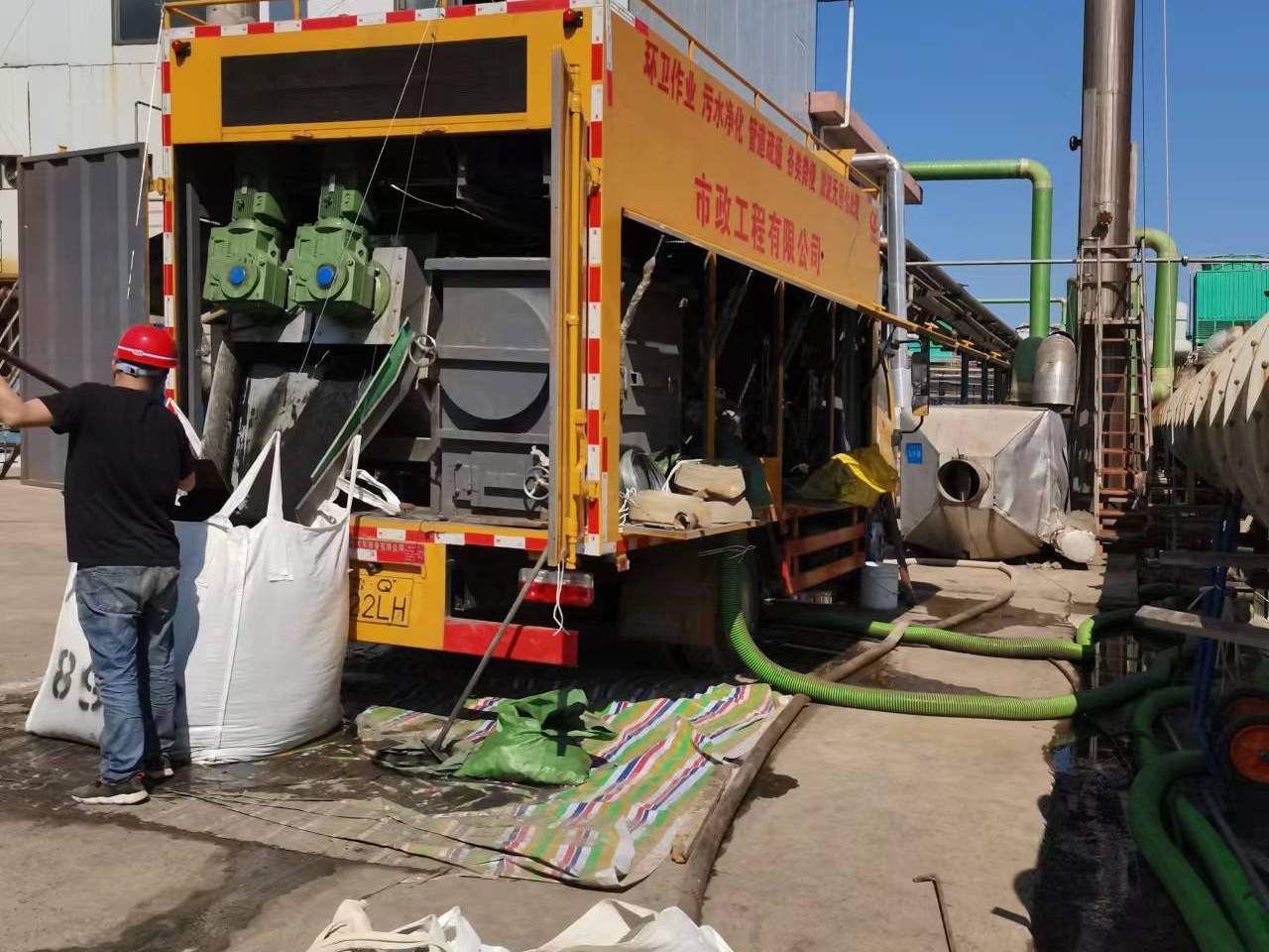 涪城淤泥压干处理